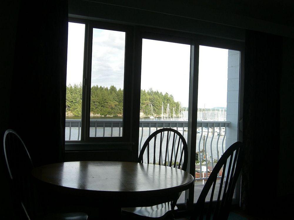 The Waterfront Suites And Marina Nanaimo Bagian luar foto