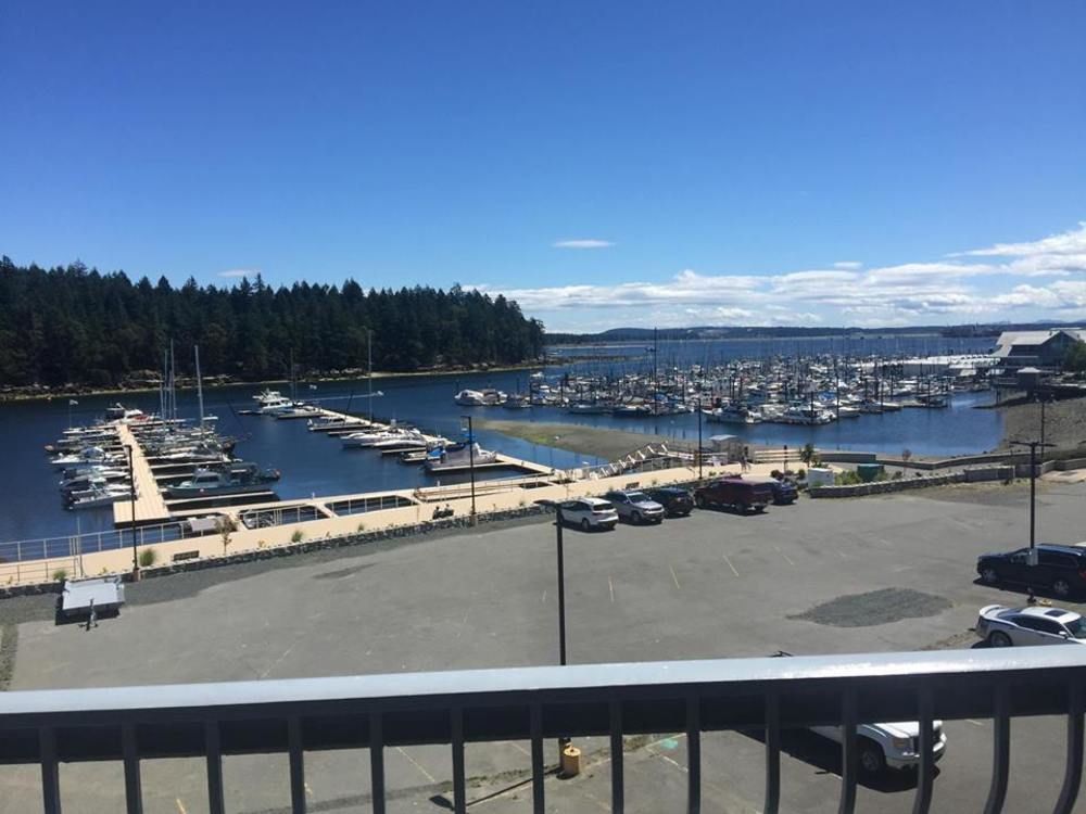 The Waterfront Suites And Marina Nanaimo Bagian luar foto