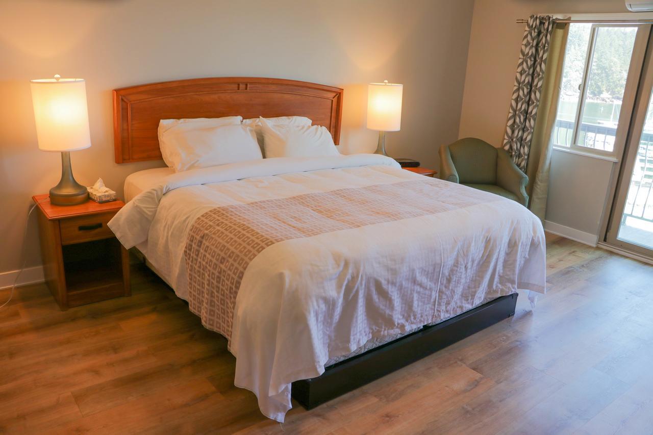 The Waterfront Suites And Marina Nanaimo Bagian luar foto