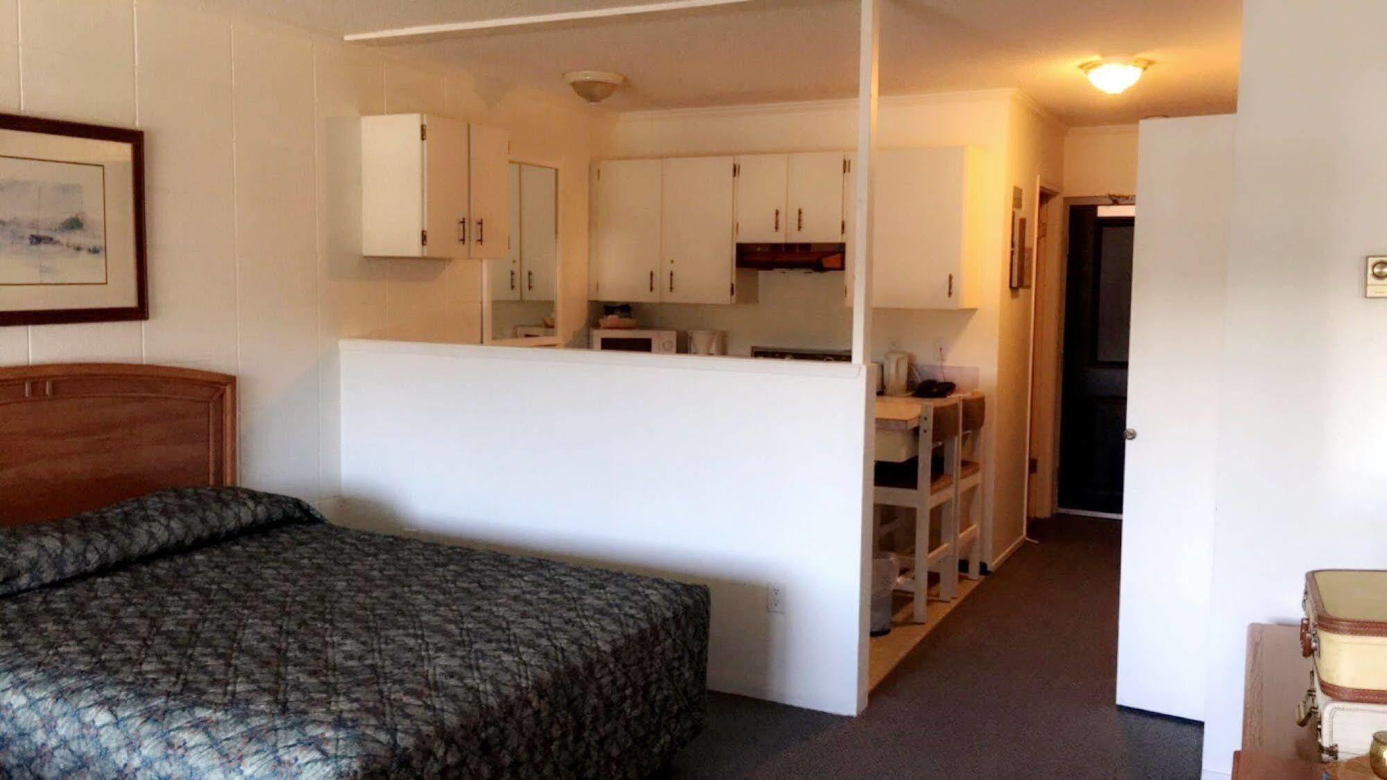 The Waterfront Suites And Marina Nanaimo Bagian luar foto