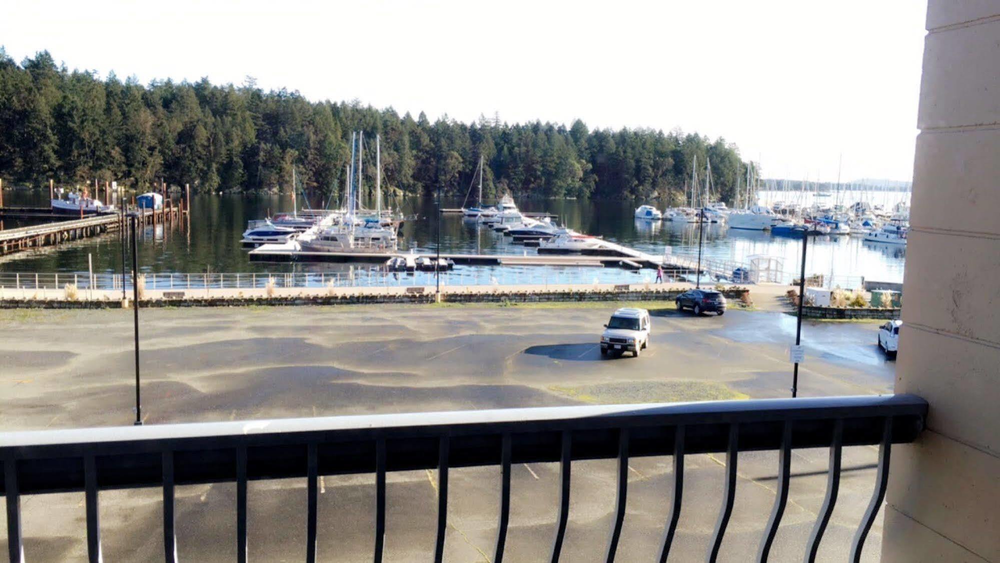 The Waterfront Suites And Marina Nanaimo Bagian luar foto