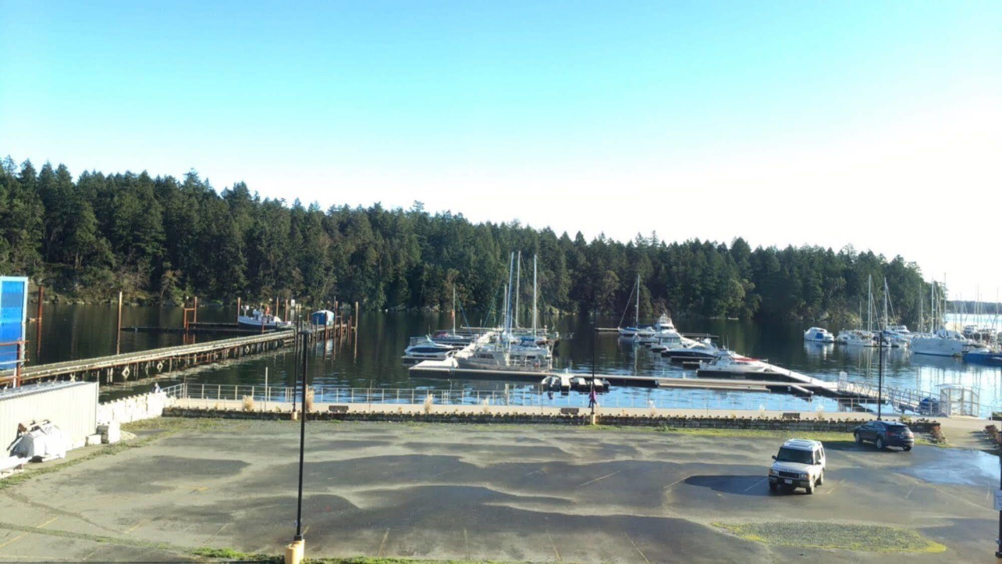 The Waterfront Suites And Marina Nanaimo Bagian luar foto