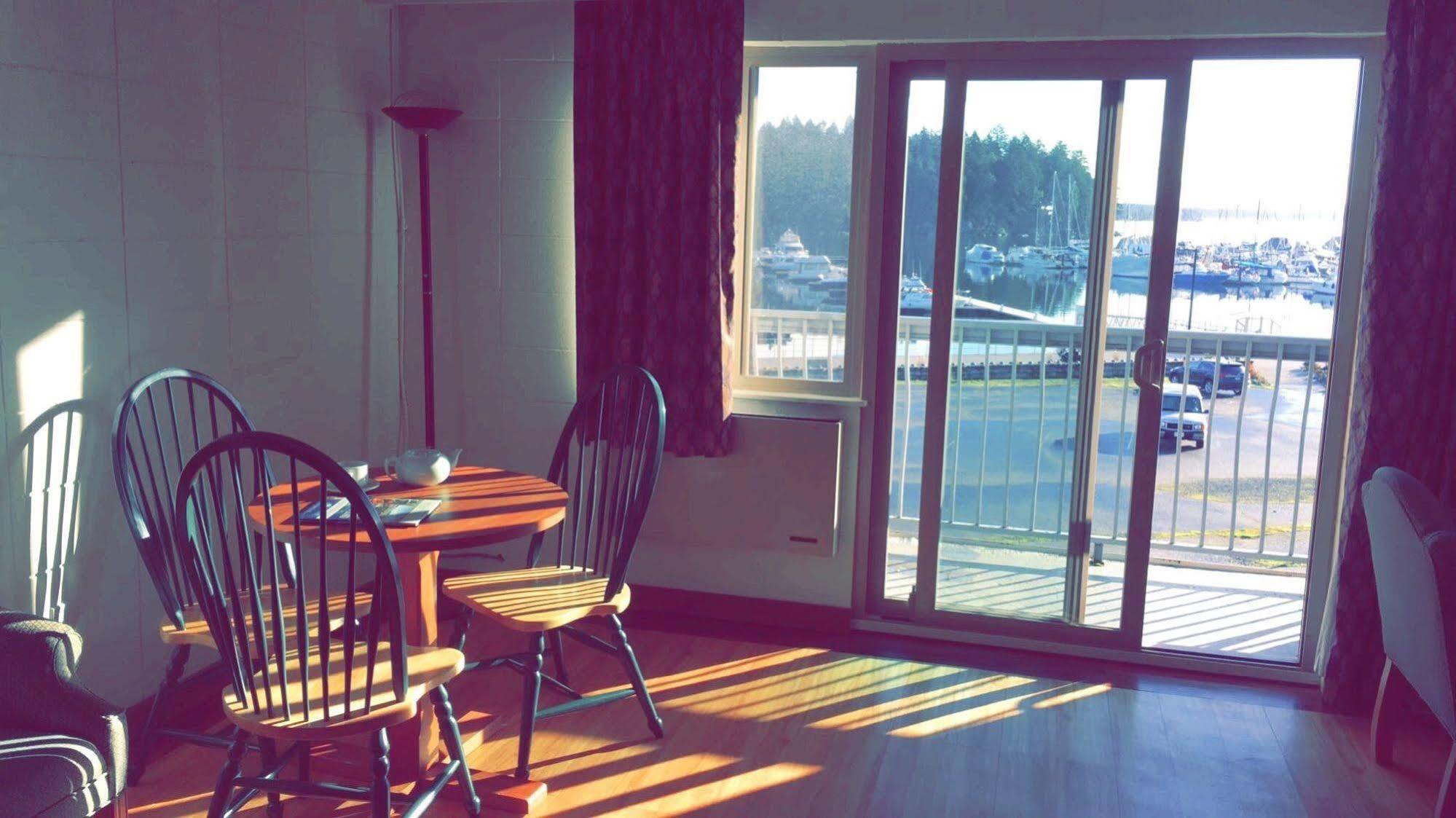 The Waterfront Suites And Marina Nanaimo Bagian luar foto